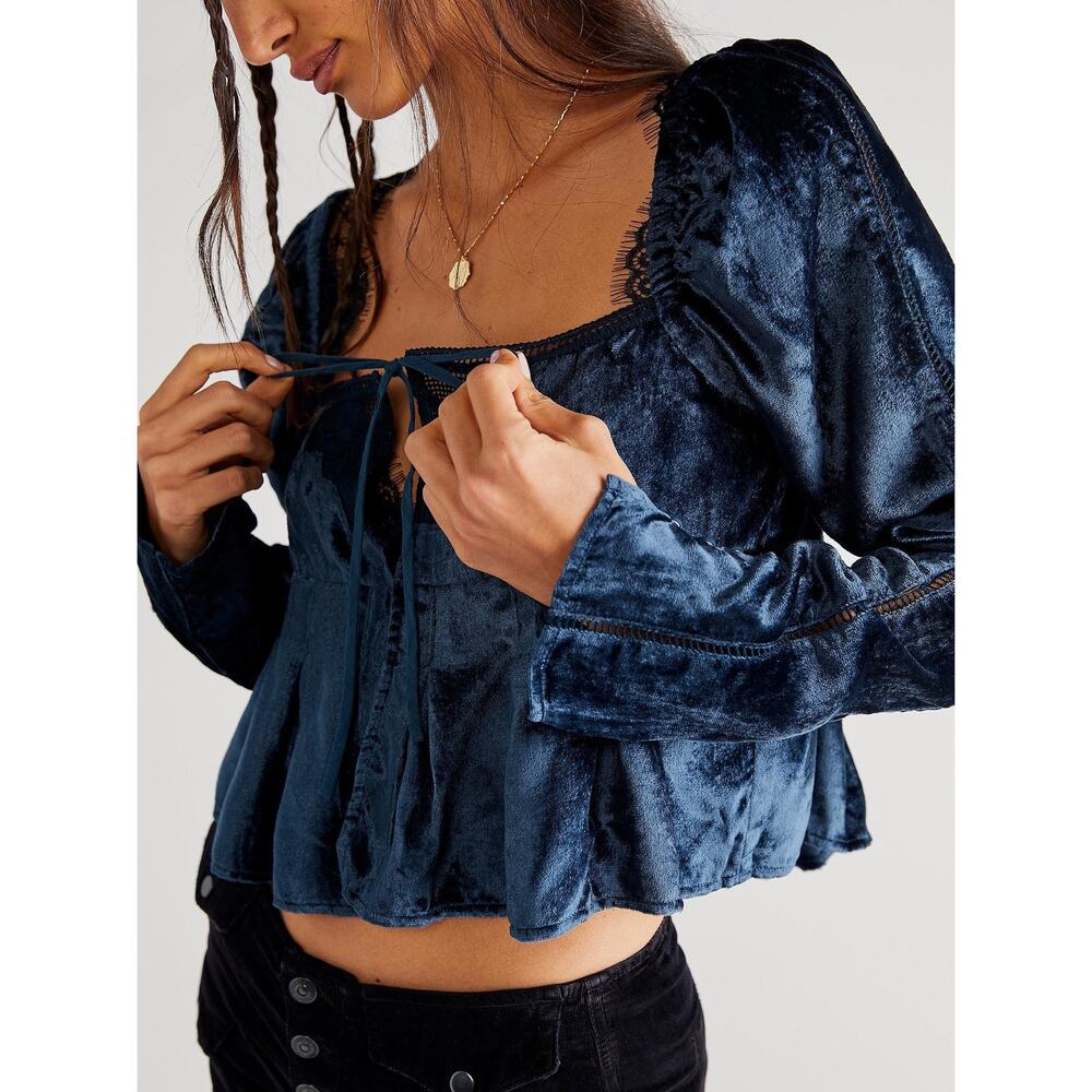 NEW Free People Bali Heirloom Rose Crushed Velvet Long Sleeve Crop Blue Top XS - Picture 3 of 6